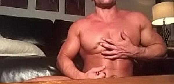  HUGE ASS Bodybuilder Play With Himself - So Hot (2)